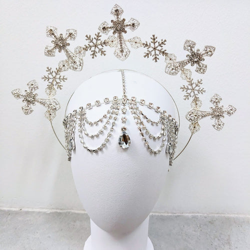 https://www.renegadebridal.com/cdn/shop/files/oslosnowflakewinterweddinghairpiececrownbridalaccessorysquare_500x.jpg?v=1687578784