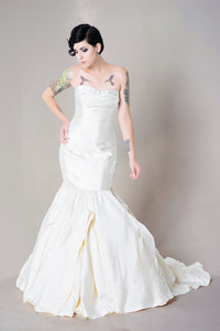SAMPLE SILK Mikado fit and flare size 10: Diamondwhite