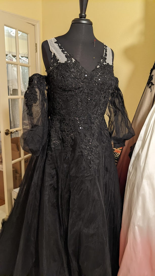 BRAND NEW Lace A-line black wedding dress lace-up 16/18